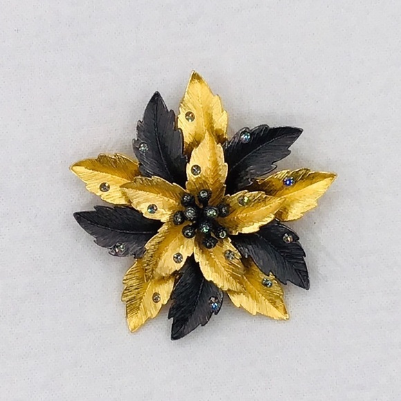 VINTAGE Joan Rivers Brooch Floral Rhinestone Cactus Bloom Flower Gold Tone - Picture 1 of 7